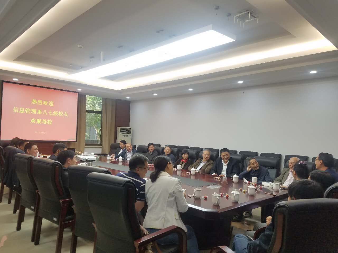 麻豆社
麻豆社87科技档案班校友返校2.jpg